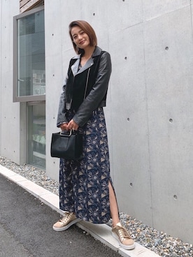 「ワンピース×スニーカー」｜「アイテム（ライダースジャケット）」を使った、Vicente👖さん（レディース・162cm）の秋コーディネート