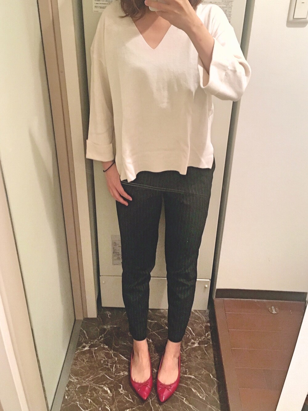 「カジュアルコーデ、ストライプパンツ、ニット、バレエシューズ」｜「UNIQLOのスマートスタイルアンクルパンツ（その他パンツ、ブラック系）」を使った、ちっちさん（レディース・160cm）の秋コーディネートの1枚目の写真