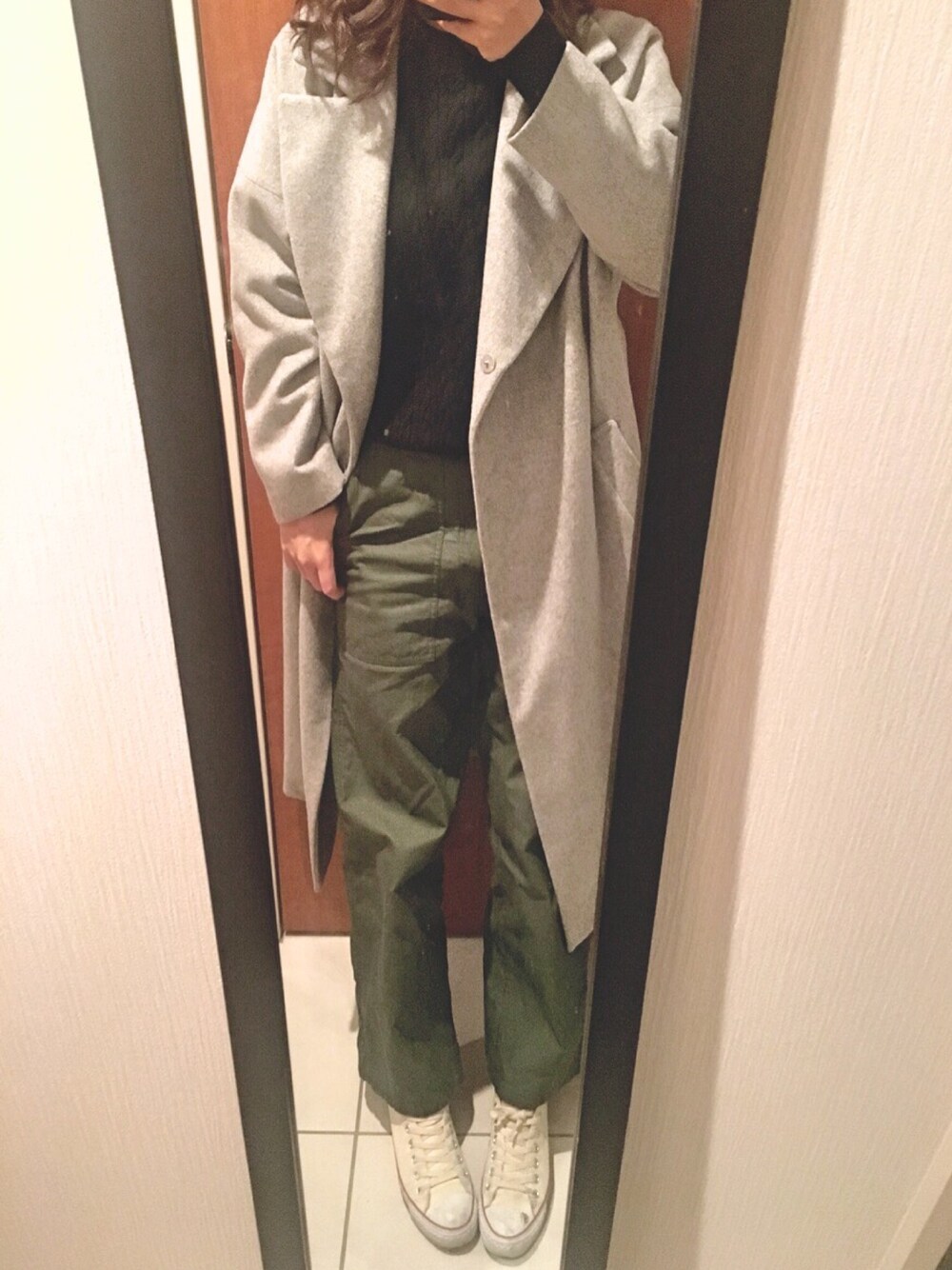 「ケーブルニット、ベイカーパンツ、ワイドパンツ、スニーカー、converse」｜「UNIQLOのコットンカシミヤケーブルセーター（ニット/セーター、ブラック系）」を使った、ちっちさん（レディース・160cm）の冬コーディネートの1枚目の写真
