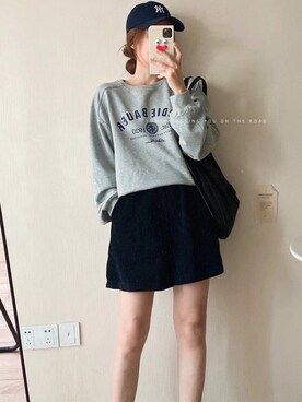 「未知のアイテム（パーカー、グレー系）」を使った、Amanda·Lanさん（レディース・160cm）の秋コーディネート