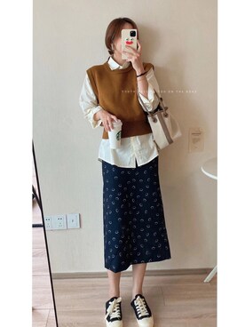 「棕色针织马甲のアイテム（ベスト、ブラウン系）」を使った、Amanda·Lanさん（レディース・160cm）の秋コーディネート