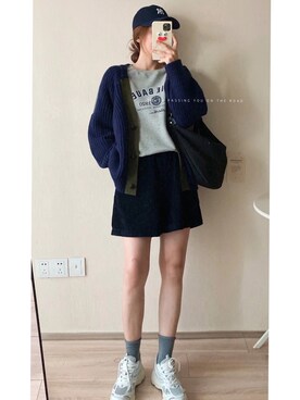 「深蓝色拼色开衫のアイテム（アンサンブル、ブルー系）」を使った、Amanda·Lanさん（レディース・160cm）の秋コーディネート