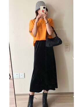 「橙色针织短袖のアイテム（Tシャツ/カットソー、オレンジ系）」を使った、Amanda·Lanさん（レディース・160cm）の秋コーディネート
