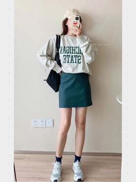 「灰色字母卫衣のアイテム（パーカー、グレー系）」を使った、Amanda·Lanさん（レディース・160cm）の秋コーディネート