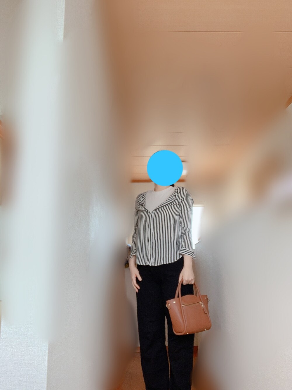 「ワントーンコーデ、でぶ、アラフォー、通勤コーデ、ノーカラーシャツ、ストライプ」｜「UNIQLOのクルーネックT（半袖）（Tシャツ/カットソー、ベージュ系）」を使った、アラフォー下半身でぶさん（レディース・164cm）の春コーディネートの1枚目の写真