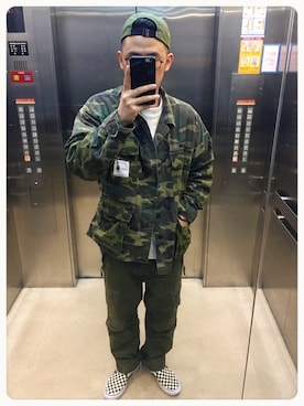 「Bape」｜「アイテム（スウェット）」を使った、施政次さん（メンズ・178cm）の春コーディネート