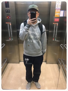 「Carhartt WIP（カーハートダブリューアイピー）のアイテム（スウェット）」を使った、施政次さん（メンズ・178cm）の春コーディネート