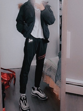 「Guess（ゲス）のアイテム（ダウンジャケット/コート）」を使った、Seunggu Kangさん（メンズ・173cm）の秋コーディネート