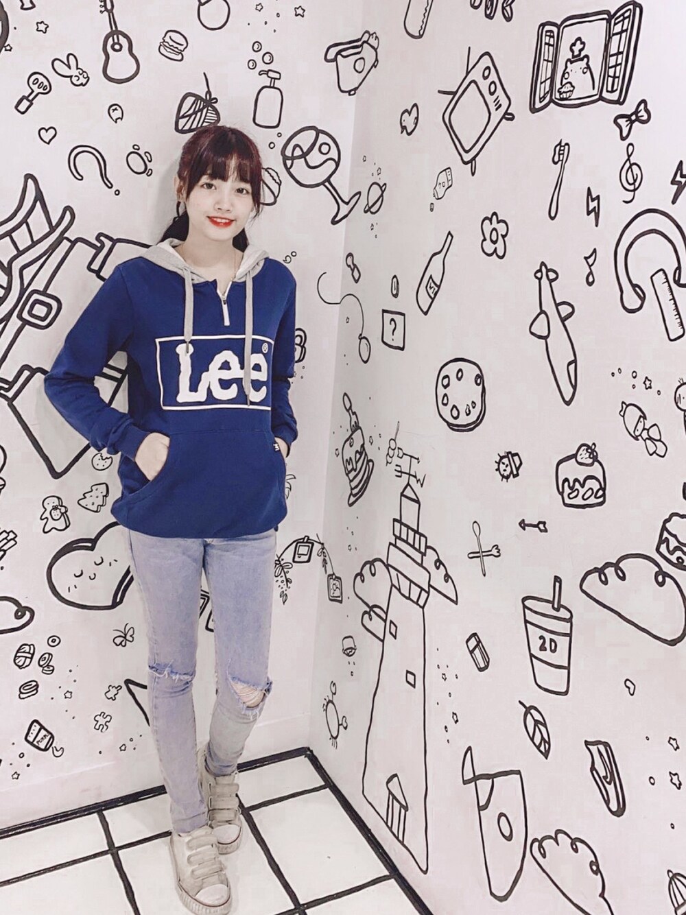 「ootd、休閒、oversize、牛仔褲、基礎款、blue、日系極簡、LEE、運動搭配、通勤穿搭」｜「Leeのアイテム（その他トップス、ブルー系）」を使った、Lさん（レディース・158cm）の秋コーディネートの1枚目の写真