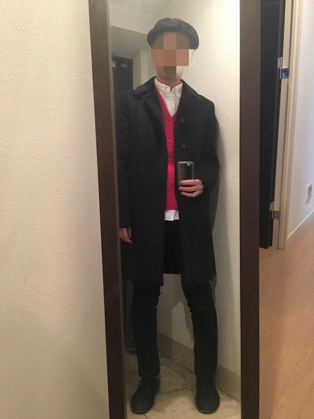 「冬コーデ、きれいめカジュアル、差し色、ステンカラーコート、UNIQLO U、ユニクロユー、スキニーデニム、キャスケット」｜「417 EDIFICEの◇カシミアブレンドウールステンカラーコート（ステンカラーコート、ブルー系）」を使った、火焔太鼓さん（メンズ・170cm）の冬コーディネートの1枚目の写真