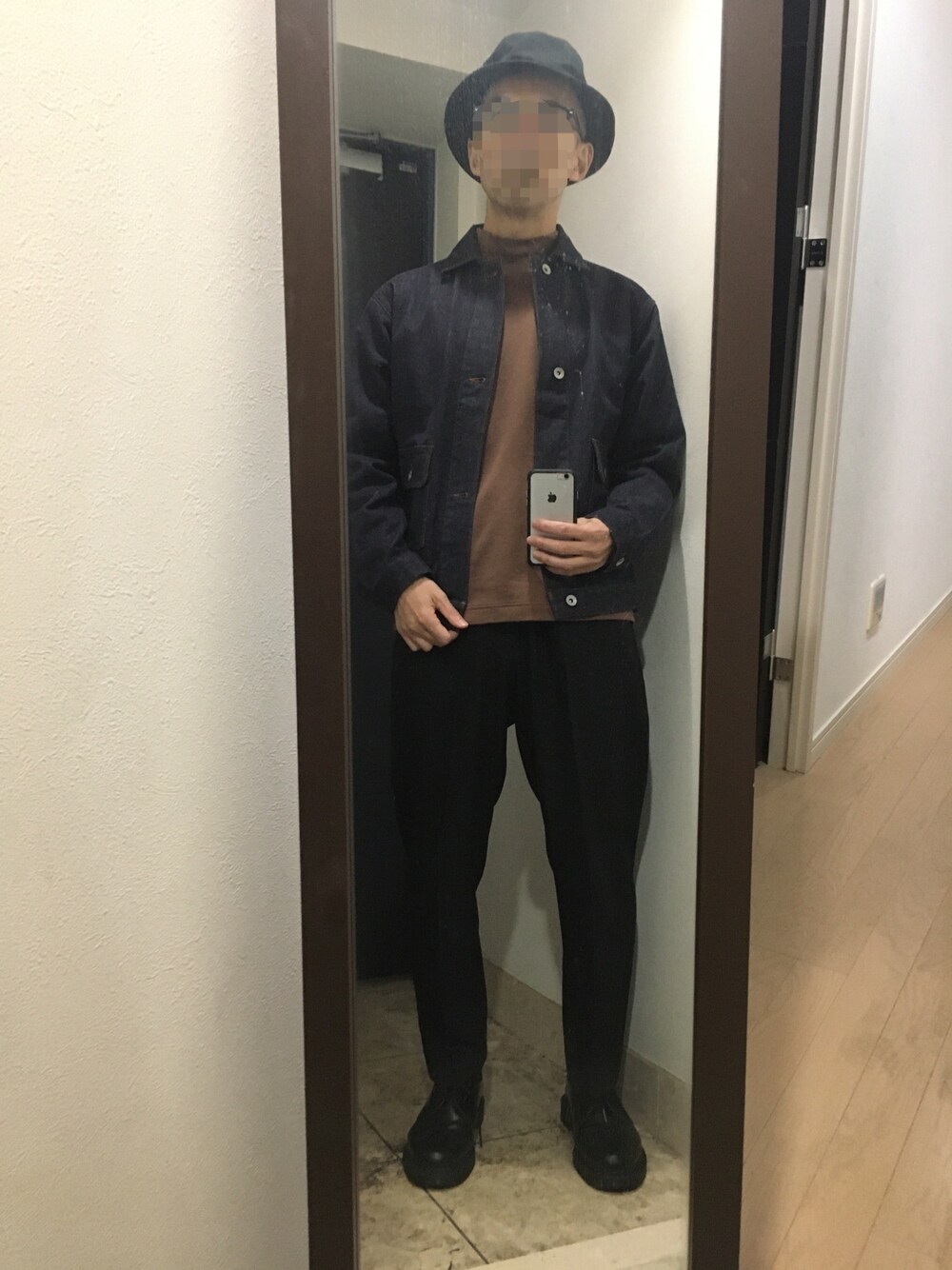 「デニムジャケット、オーバーサイズ、Gジャン、モックネック、秋コーデ、UNIQLO U、Dr.Martens、ブラウン、バケットハット」｜「417 EDIFICEのオーバーサイズ 10.8OZ デニムGジャン（ブルゾン、ブルー系）」を使った、火焔太鼓さん（メンズ・170cm）の秋コーディネートの1枚目の写真