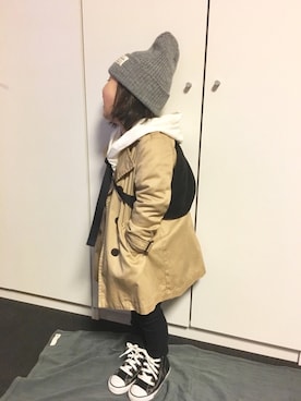 「petit main（プティマイン）のアイテム（トレンチコート）」を使った、N2さん（キッズ・100cm）の春コーディネート