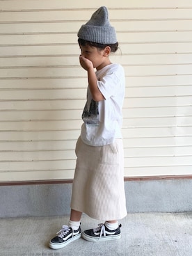 「ナロースカート」｜「アイテム（ニットキャップ/ビーニー）」を使った、N2さん（キッズ・120cm）の秋コーディネート