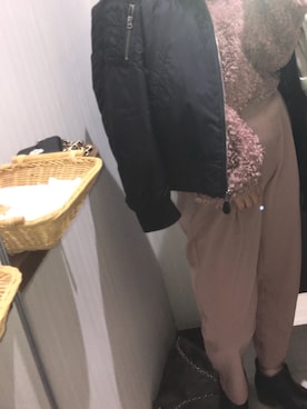 「UNIQLO（ユニクロ）のアイテム（スタジャン、ブラック系）」を使った、や な ぱ ん さん（レディース）の冬コーディネート