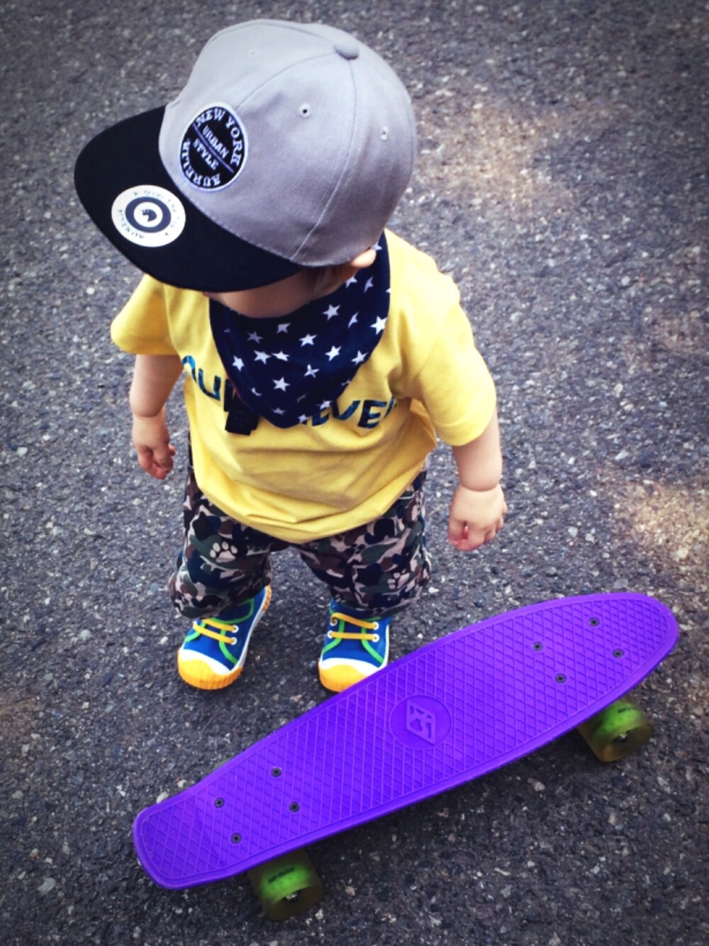 「kids、1歳、男の子、シンプルコーデ、カジュアル、プチプラ、キャップ、カモフラ、Tシャツ、SK8　」｜s n さん（キッズ・70cm）の夏コーディネートの1枚目の写真