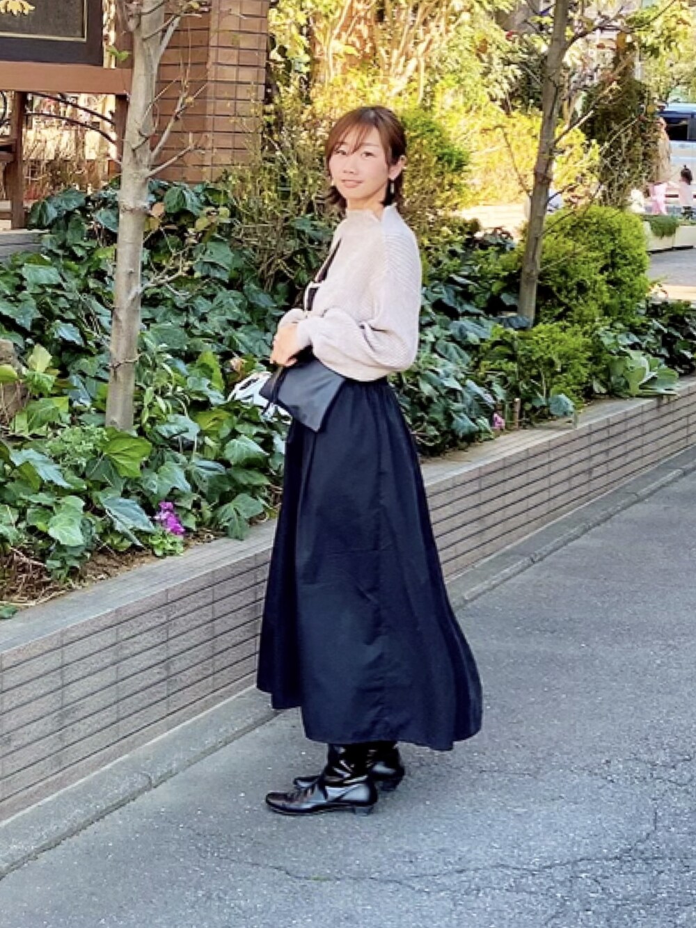 「春コーデ、オトナカジュアル、ラクチンコーデ、ベージュ」｜「GLOBAL WORKのDickiesフレアマキシスカート/806558（スカート、ブラック系）」を使った、mori@さん（レディース・156cm）の春コーディネートの1枚目の写真