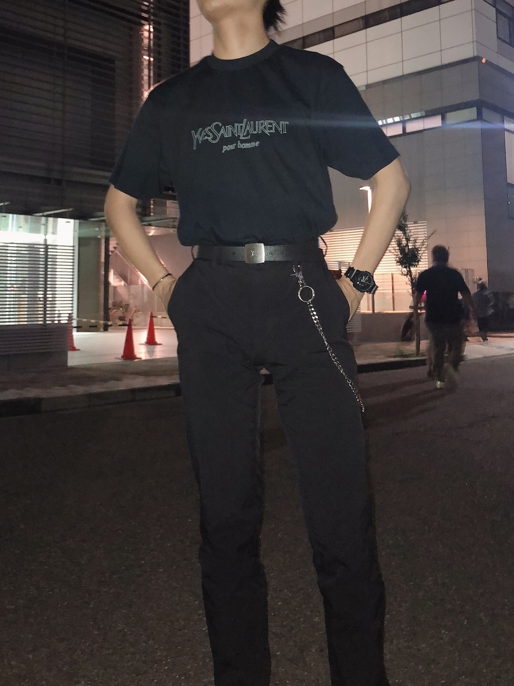 「シンプル、モノトーンコーデ、黒、韓国ファッション、タックイン、YVES SAINT LAURENT、COACH、LouisVuitton、SPINNS、UNIQLO」｜「LOUIS VUITTONのアイテム（ベルト、ブラック系）」を使った、コウダイコジマさん（メンズ・166cm）の秋コーディネートの1枚目の写真