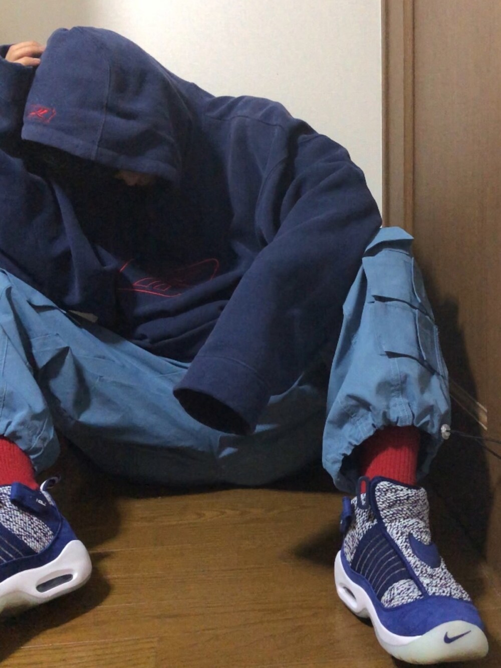 「やっぱりストリートが好き、お洒落さんとつながりたい、u170、shiyoh、色遊び、古着、ストリート、スケーター、パーカー、スニーカー」｜「Reebokのアイテム（パーカー、ブルー系）」を使った、コウダイコジマさん（メンズ・166cm）の秋コーディネートの1枚目の写真