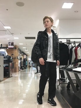 「総柄トップス」｜「アイテム（ブルゾン）」を使った、大澤 拓也さん（メンズ・165cm）の秋コーディネート