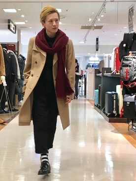 「マスタード」｜「アイテム（トレンチコート）」を使った、大澤 拓也さん（メンズ・165cm）の秋コーディネート