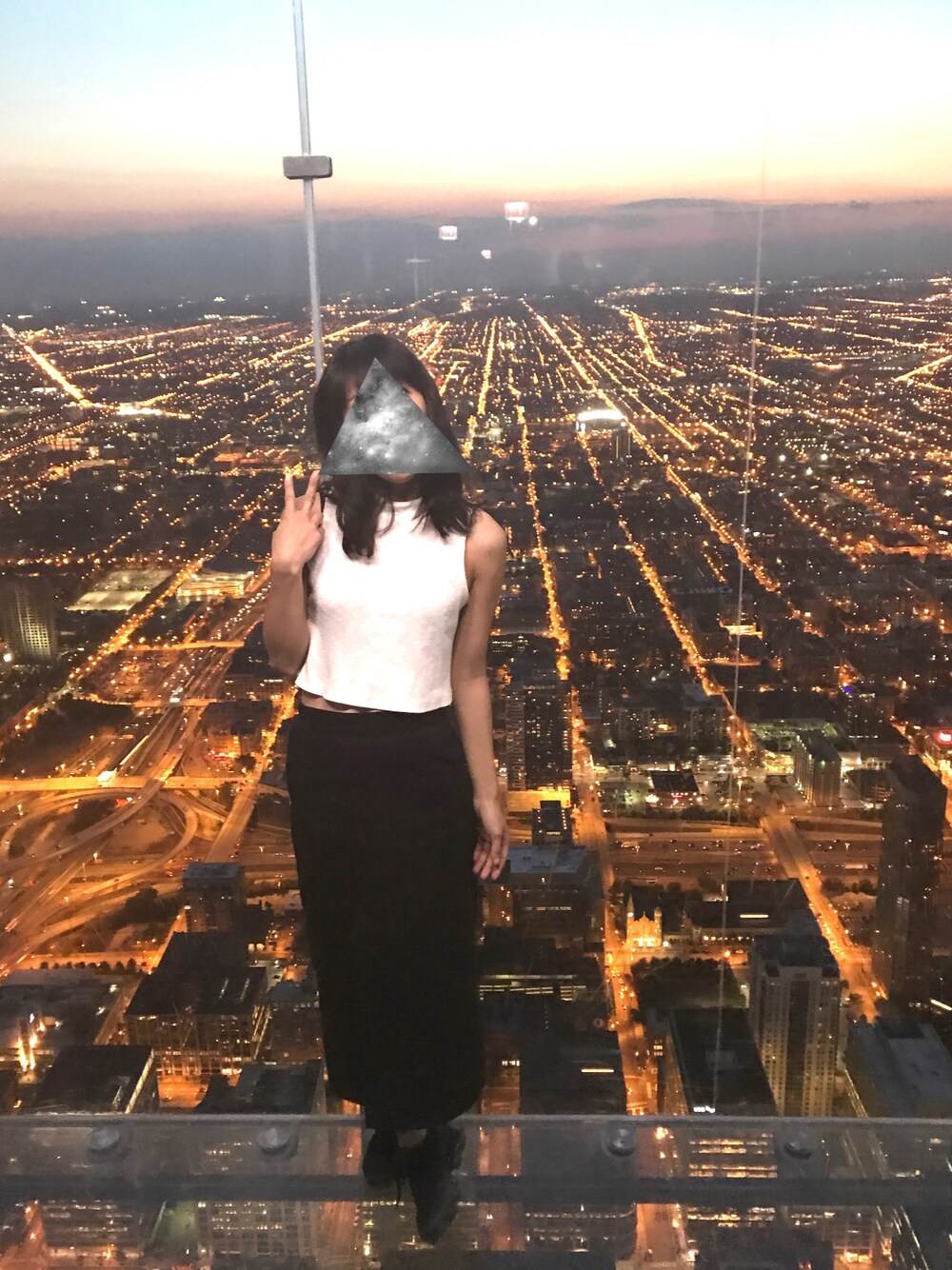 「秋、夜景、chicago、skydeck、旅行、worknotwork」｜「NIKEのアイテム（スニーカー、ブラック系）」を使った、ルビー・Rubyさん（レディース・157cm）の秋コーディネートの1枚目の写真