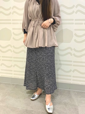 「ロングヘア」｜「アイテム（パンプス）」を使った、HIMIKO　大丸福岡天神店(博多大丸)さん（レディース・158cm）の冬コーディネート