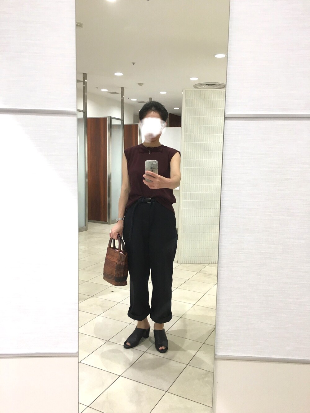 「シンプルコーデ、ワイドパンツ、茶色、黒、オアスロウ、ワッフルスリーブレスt、きれいめカジュアル、おしゃれさんと繋がりたい」｜「GUのアイテム（Tシャツ/カットソー、ブラウン系）」を使った、はむさん（レディース・158cm）の夏コーディネートの1枚目の写真