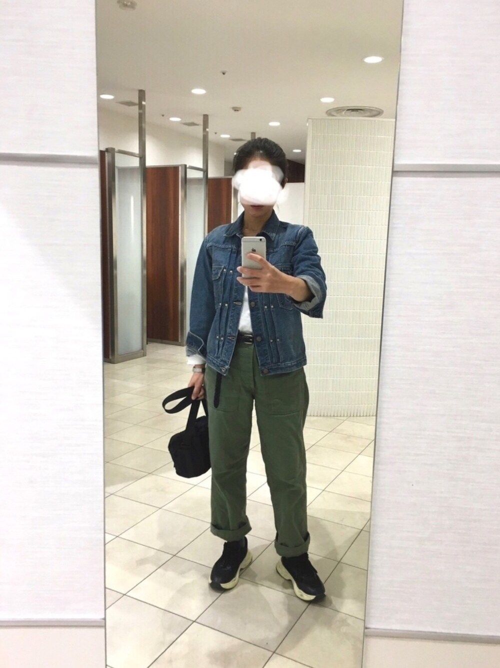 「大人カジュアル、お洒落さんとつながりたい、デニムジャケット、オアスロウ、スニーカー、ファティーグパンツ、カーキ、orslow」｜「k24 ネックレスのアイテム（ネックレス、ゴールド系）」を使った、はむさん（レディース・158cm）の秋コーディネートの1枚目の写真
