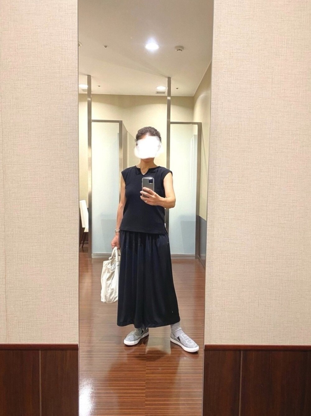 「ラブアンドピース2020、シンプル、おしゃれさんと繋がりたい、黒、UNIQLO、GU、ZARA、オールブラック、モノトーン」｜「京セラジュエリーの馬蹄形ダイヤプラチナネックレス（ネックレス、シルバー系）」を使った、はむさん（レディース・158cm）の秋コーディネートの1枚目の写真