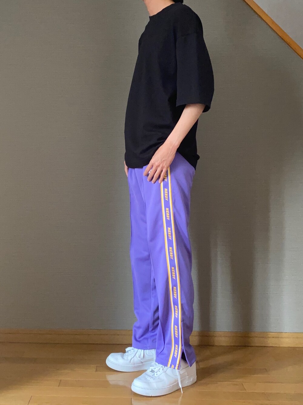 「ストリート、韓国ファッション、シンプルコーデ、スニーカー、おしゃれさんと繋がりたい、プチプラ、UNIQLO、Tシャツ、カジュアルコーデ、ootd」｜「NIKEのナイキ エア フォース 1 LOW 07 メンズシューズ / NIKE AIR FORCE 1 '07 (AF1)（スニーカー、ホワイト系）」を使った、 ぴえんさん（メンズ・170cm）の夏コーディネートの1枚目の写真