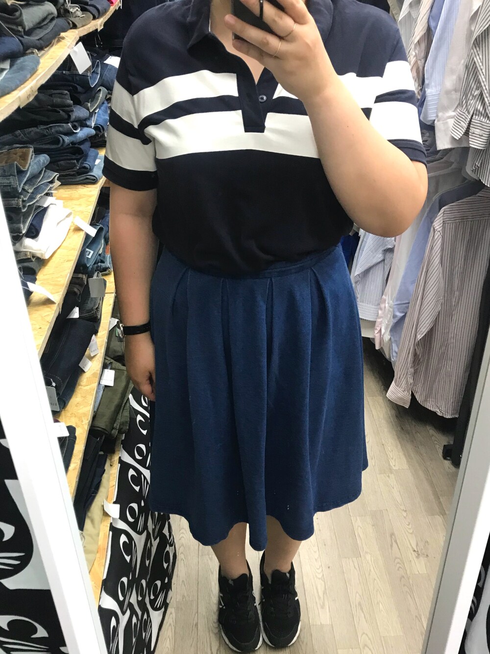 「H&M、GU、プチプラ、プチプラコーデ、ポロシャツ、ぽっちゃり、カジュアルコーデ、ミドルスカート、高身長女子」｜「GUのアイテム（スカート、ブルー系）」を使った、鈴木氏さん（レディース・170cm）の夏コーディネートの1枚目の写真
