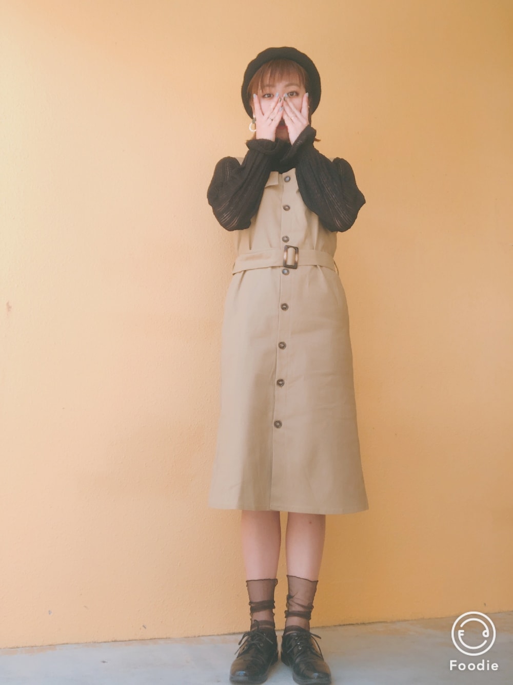 「チノ、チノワンピース、ワンピース、ベレー帽、ソックス、シースルーソックス」｜「LEPSIMのバスクリブベレー　765540（ハンチング/ベレー帽、ブラック系）」を使った、macoyan.さん（レディース・165cm）の春コーディネートの1枚目の写真