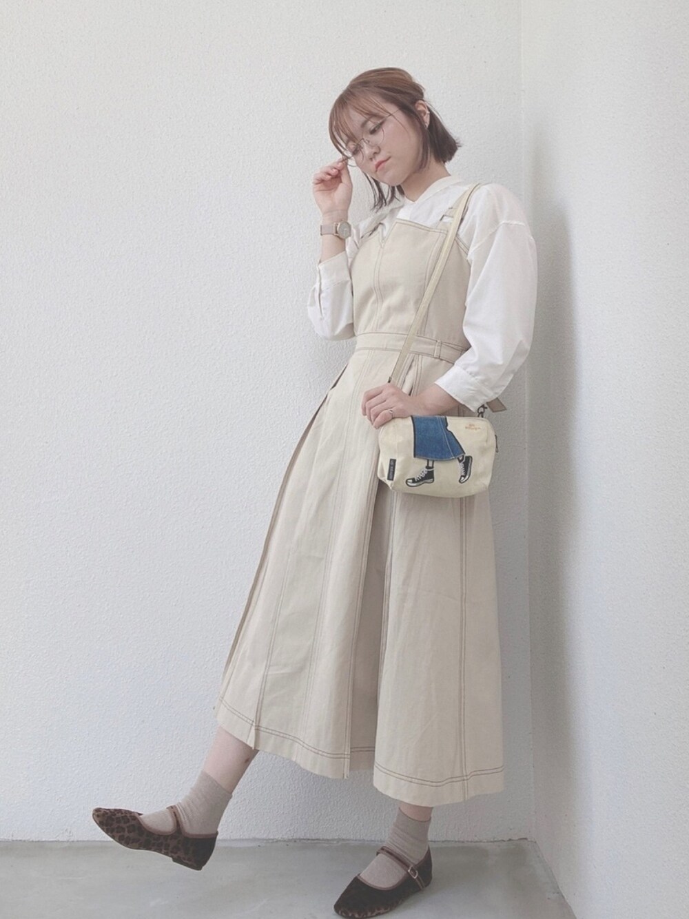 「オトナカジュアル、ゆるカジ、ゆるコーデ、ワントーンコーデ、ベージュコーデ、デニムワンピース、レオパード、レトロ、おしゃれさんと繋がりたい」｜「RETRO GIRLのアイテム（オールインワン・サロペット、ベージュ系）」を使った、macoyan.さん（レディース・165cm）の秋コーディネートの1枚目の写真