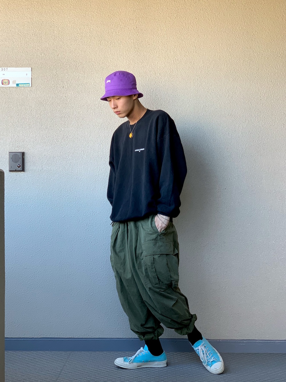 「VINTAGE、90’s、street、KAPITAL、oversize、古着コーデ、古着MIX、ストリート」｜「STUSSYのStock Band Bucket Hat（ハット、ブラック系）」を使った、ツバキさん（メンズ・180cm）の秋コーディネートの1枚目の写真