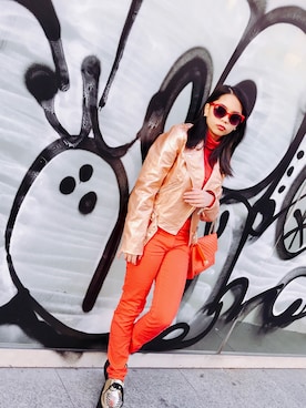 「アイテム（ライダースジャケット、ゴールド系）」を使った、Sofia Pelaezさん（レディース・153cm）の秋コーディネート