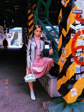 「アイテム（ライダースジャケット、シルバー系）」を使った、Sofia Pelaezさん（レディース・153cm）の秋コーディネート