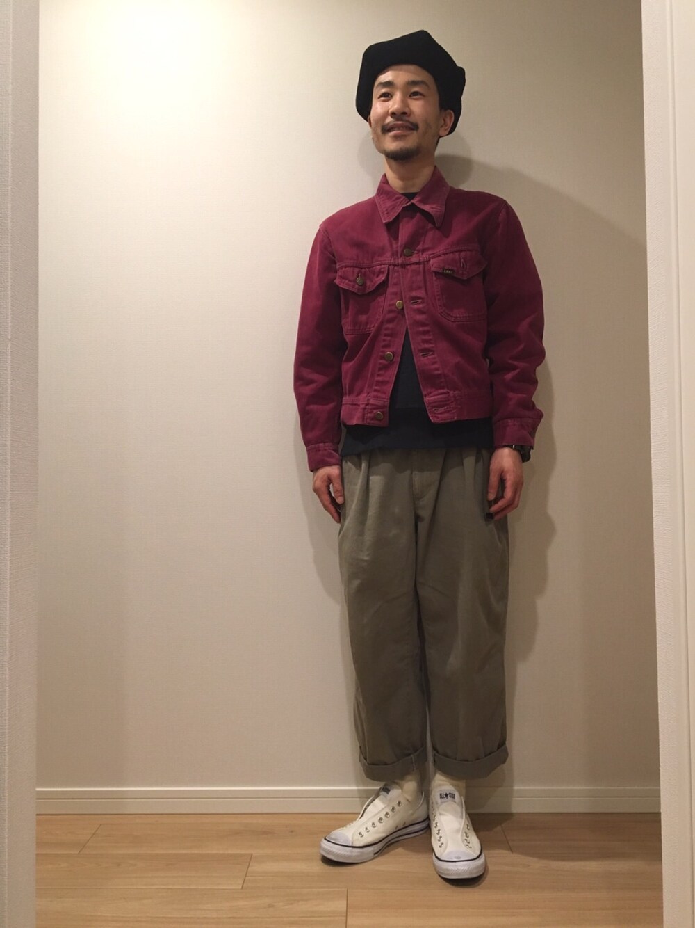 「大人カジュアル、スニーカー、春コーデ、花見、CIAOPANIC TYPY、チャオパニックティピー(CIAOPANIC TYPY)、LEE、古着、ジージャン、ワイドパンツ」｜「usedのアイテム（ジャケット/アウター、レッド系）」を使った、ハタノさん（メンズ・170cm）の春コーディネートの1枚目の写真