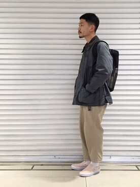 「オイルドジャケット」｜「アイテム（スリッポン）」を使った、ハタノさん（メンズ・170cm）の春コーディネート