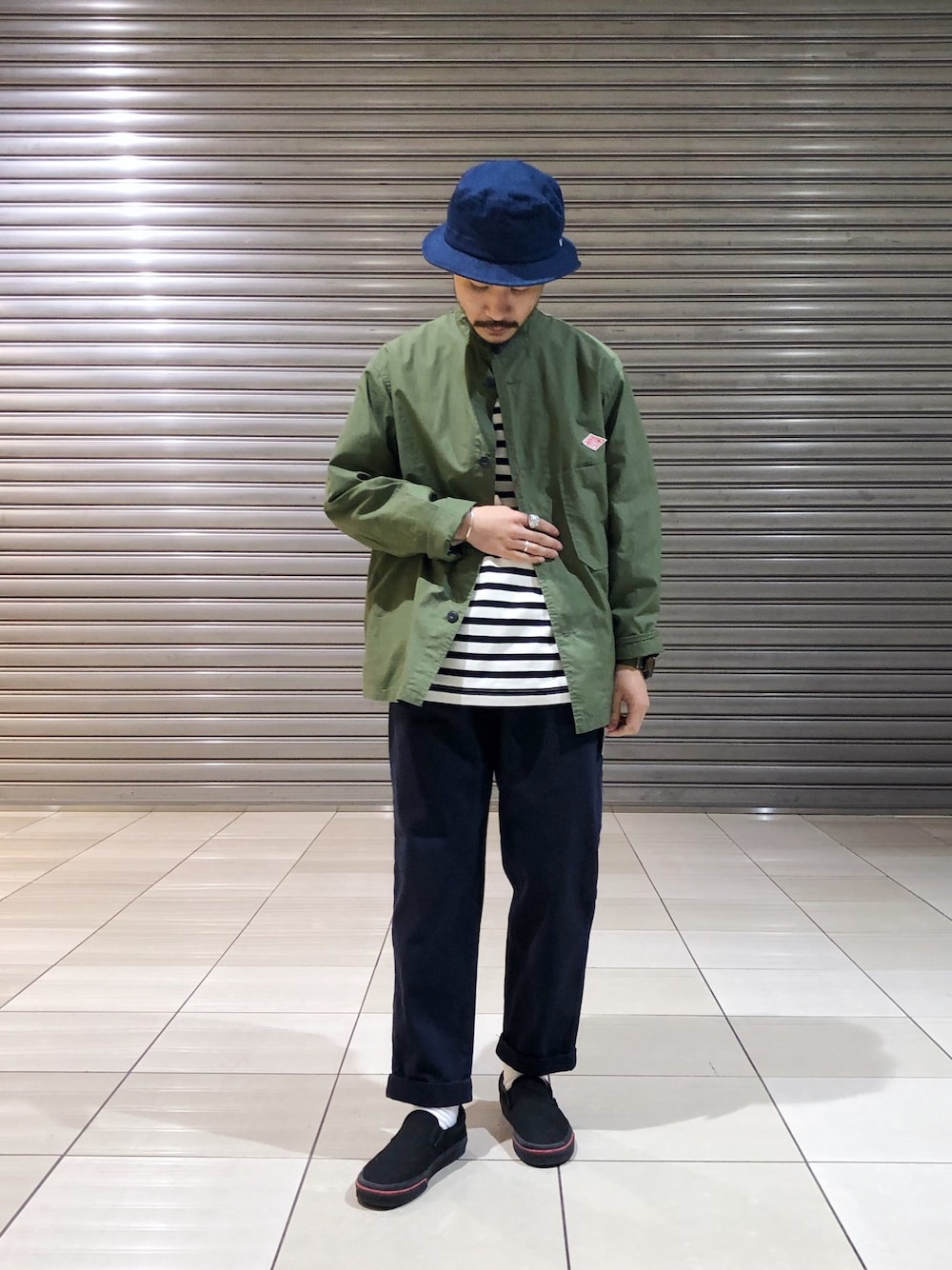 「お気に入りの服でデートに行こう、オトナカジュアル、ラフ、オーバーサイズ、ビッグシルエット、streetstyle、チャオパニックティピー(CIAOPANIC TYPY)、CIAOPANIC TYPY、スタッフセンバツ、Danton」｜「CIAOPANIC TYPYのボーダーボートネック（Tシャツ/カットソー、ホワイト系）」を使った、ハタノさん（メンズ・170cm）の冬コーディネートの1枚目の写真