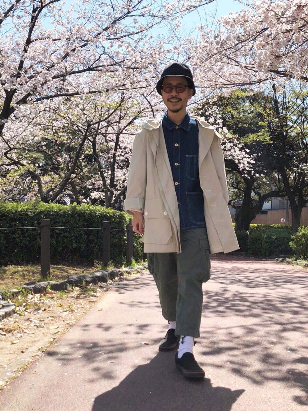 「平成最後のWEARISTAセンバツ、春、大人カジュアル、カジュアルコーデ、カジュアル、古着、オトナカジュアル、古着MIX、春コーデ、お花見」｜「UNIVERSAL OVERALLの【UNIVERSAL OVERALL/ユニバーサルオーバーオール】×CIAOPANICTYPYカバーオール（カバーオール、ブルー系）」を使った、ハタノさん（メンズ・170cm）の春コーディネートの1枚目の写真