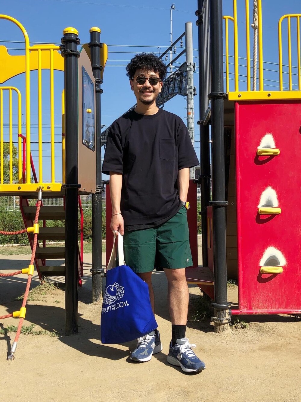 「夏コーデ、Tシャツ、プチプラ、プチプラコーデ、ビックシルエット、ラフ、ビッグT、ストリート、チャオパニックティピー(CIAOPANIC TYPY)、CIAOPANIC TYPY」｜「CIAOPANIC TYPYのコットンシルケットTee（Tシャツ/カットソー、ブルー系）」を使った、ハタノさん（メンズ・170cm）の夏コーディネートの1枚目の写真