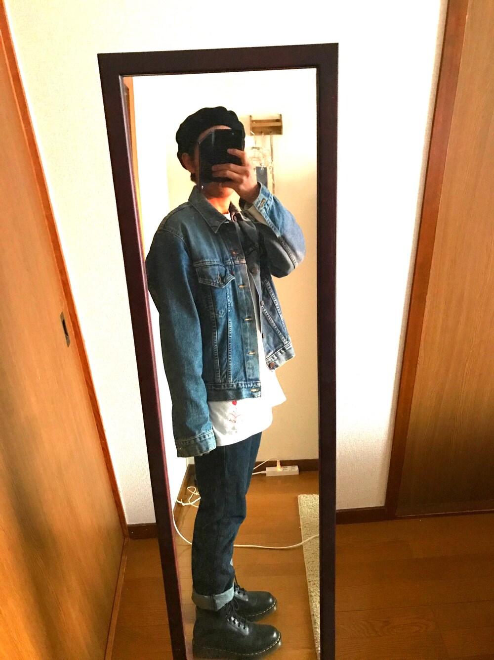 「ドラフトリーバイス、Levi's、Dr.Martens」｜「Levi'sのデニムジャケット/ミッドカラー/CONE MILLS/13.5oz（デニムジャケット、ブルー系）」を使った、きょんしーさん（メンズ・162cm）の冬コーディネートの1枚目の写真