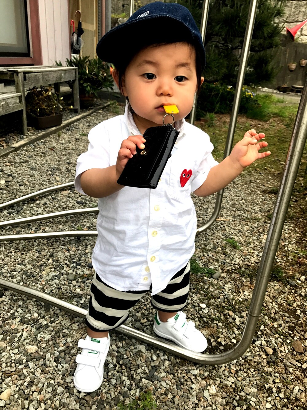 「夏コーデ、シンプル、fashion、白シャツ、キッズコーデ、12ヶ月、1歳、ギャルソン、西松屋」｜「F.O.KIDSのアイテム（キャップ、ブルー系）」を使った、たけぞさん（キッズ・80cm）の春コーディネートの1枚目の写真