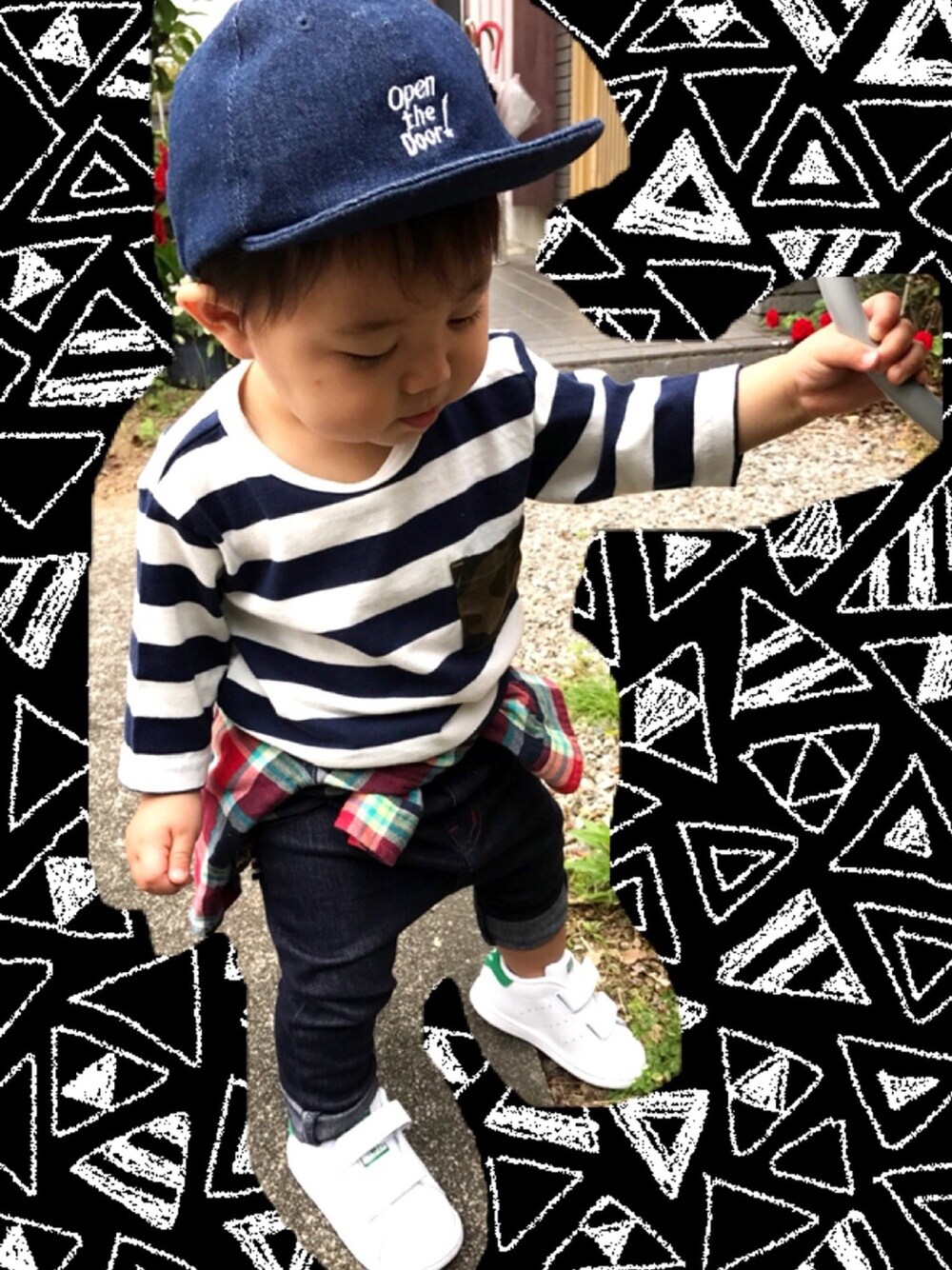 「スニーカー、キャップ、キッズコーデ、キッズファッション、男の子コーデ、1歳、ブランシェス、西松屋、ボーダー、ネイビー」｜「F.O.KIDSのアイテム（キャップ、ブルー系）」を使った、たけぞさん（キッズ・80cm）の春コーディネートの1枚目の写真