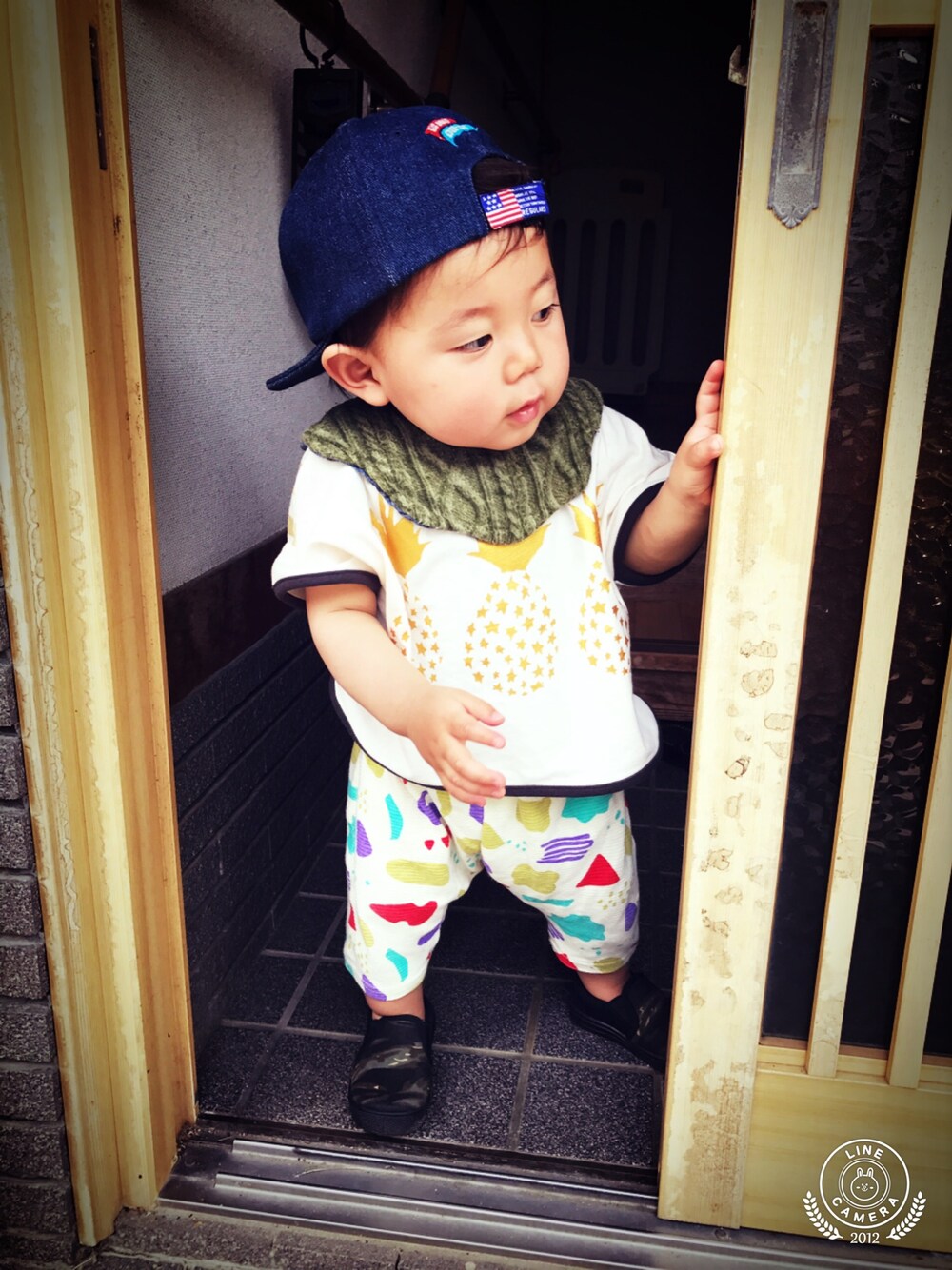 「キッズコーデ、キッズファッション、1歳、HOGAN RANCH WEAR、ブランシェス、男の子、男の子コーデ、おしゃれさんと繋がりたい」｜「HOGAN RANCH WEARのＢＩＧＴシャツ　パイナップルＳｔａｒ (ＸＳ～Ｍ)（Tシャツ/カットソー、ホワイト系）」を使った、たけぞさん（キッズ・80cm）の春コーディネートの1枚目の写真