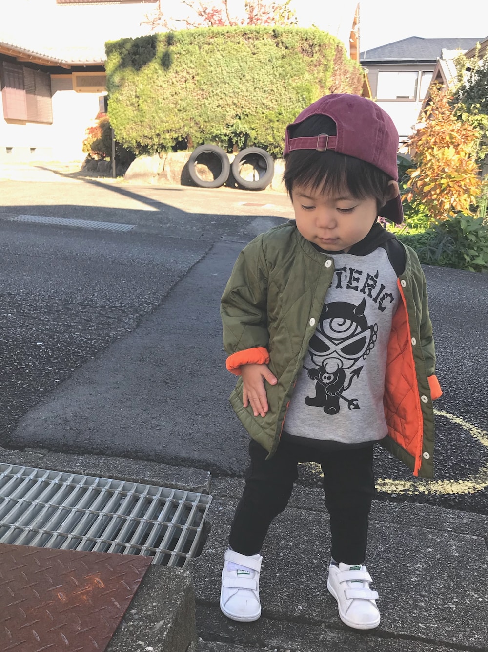 「ヒステリックミニ、男の子、1歳、キッズコーデ、おしゃれさんと繋がりたい、ブランシェス、西松屋」｜「HYSTERIC MINIのDEVILKIN MINI サーモライト裏毛パーカー（パーカー、グレー系）」を使った、たけぞさん（キッズ・90cm）の冬コーディネートの1枚目の写真