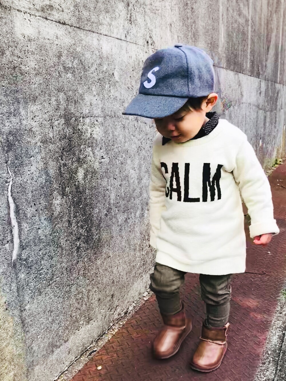 「ブランシェス、ブランシェス(BRANSHES)、男の子、1歳、おしゃれさんと繋がりたい、キッズコーデ、キャップ、ニット」｜「BRANSHESのウォッシャブルロゴニット（ニット/セーター、ホワイト系）」を使った、たけぞさん（キッズ・90cm）の冬コーディネートの1枚目の写真