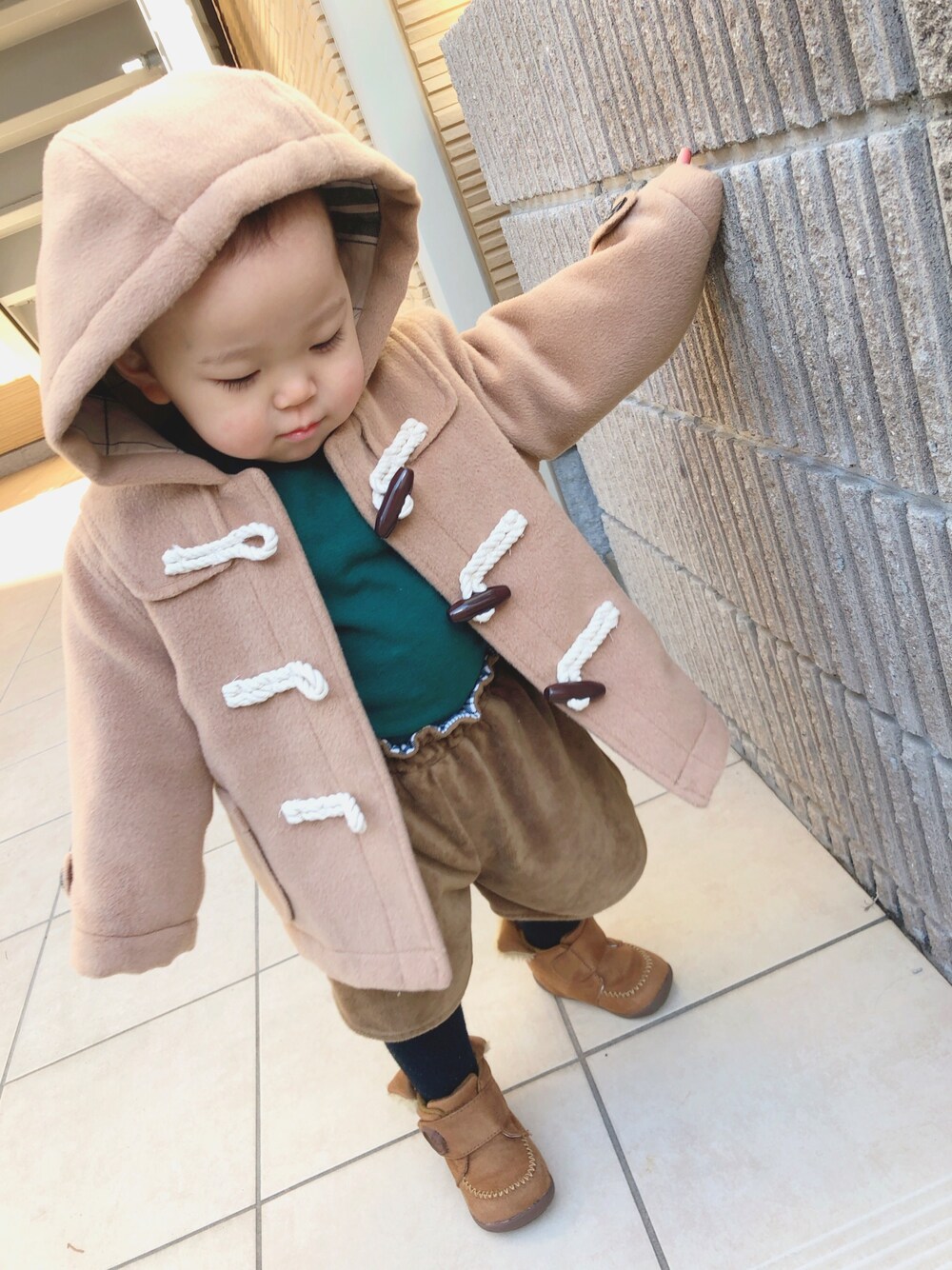 「冬コーデ、女の子コーデ、クリスマスツリーカラー」｜「apres les coursのダッフルコート（ダッフルコート、ベージュ系）」を使った、oto.︎さん（キッズ・80cm）の冬コーディネートの1枚目の写真