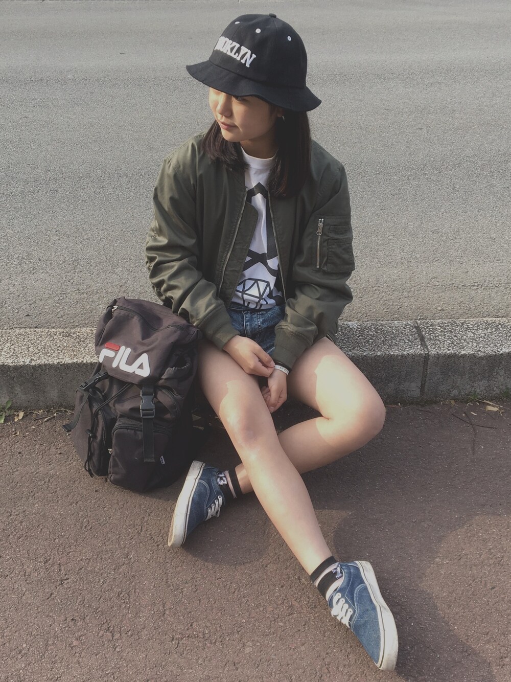 「プチプラコーデ、休日スタイル、おしゃれさんと繋がりたい」｜「REBEL8のアイテム（Tシャツ/カットソー、ホワイト系）」を使った、りょうさん（レディース・158cm）の秋コーディネートの1枚目の写真