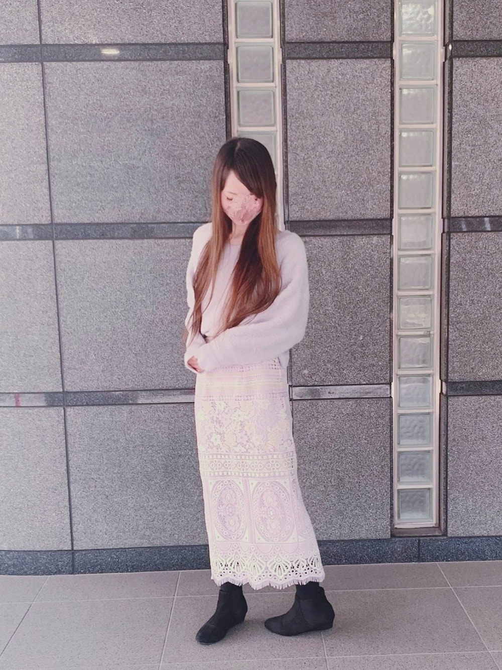 「ママコーデ、ママファッション、マーキュリーデュオ(MERCURYDUO)、パープルコーデ、ラベンダーカラー、大人ガーリー、きれいめコーディネート、タイトスカート、レーススカート」｜「MERCURYDUOのミニシャギーバルーンスリーブニット（ニット/セーター、パープル系）」を使った、Kanonさん（レディース・155cm）の冬コーディネートの1枚目の写真